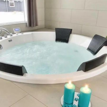 Sleeps 18 Pool Wifi Hébergement de vacances *